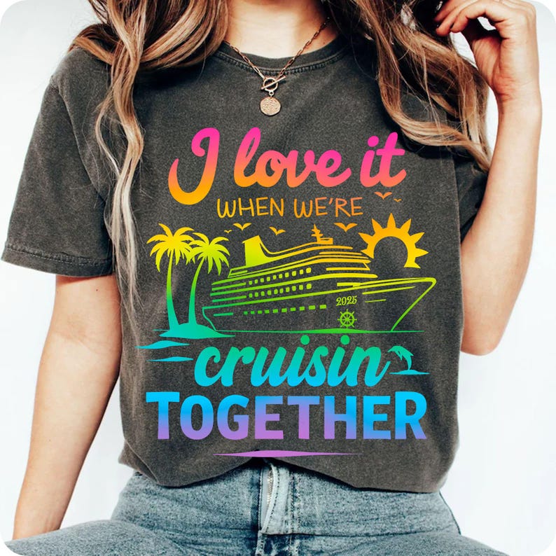 Vibrant Family Cruise 2026 retro gradient PNG design with tropical palm trees and waves